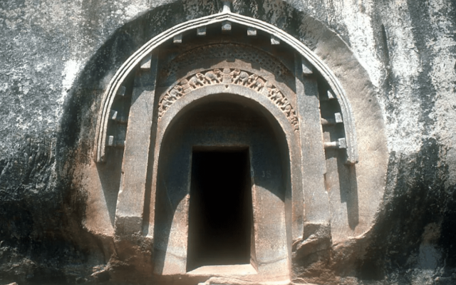 Hang Barabar: Nơi ẩn giấu một nền văn minh cổ đại chưa được biết đến?