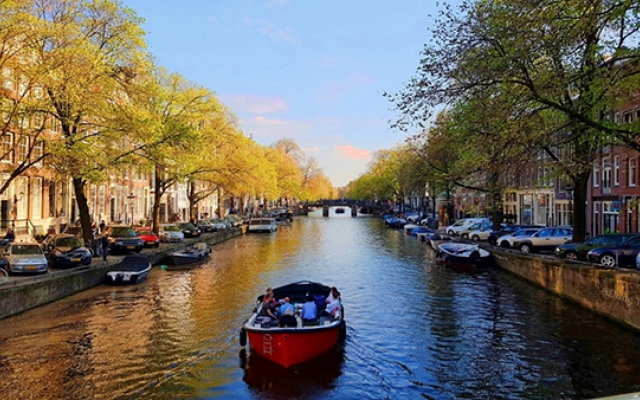 Ngắm kênh đào ở Amsterdam, Hà Lan